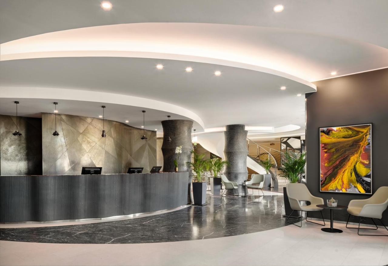 Una Hotels Malpensa Cerro Lago Maggiore Dış mekan fotoğraf