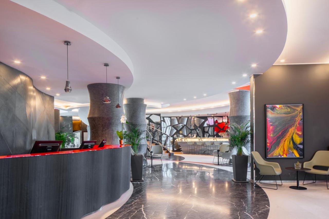 Una Hotels Malpensa Cerro Lago Maggiore Dış mekan fotoğraf